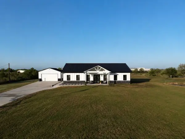 2015 Settlers Court Dr, Sealy, TX 77474