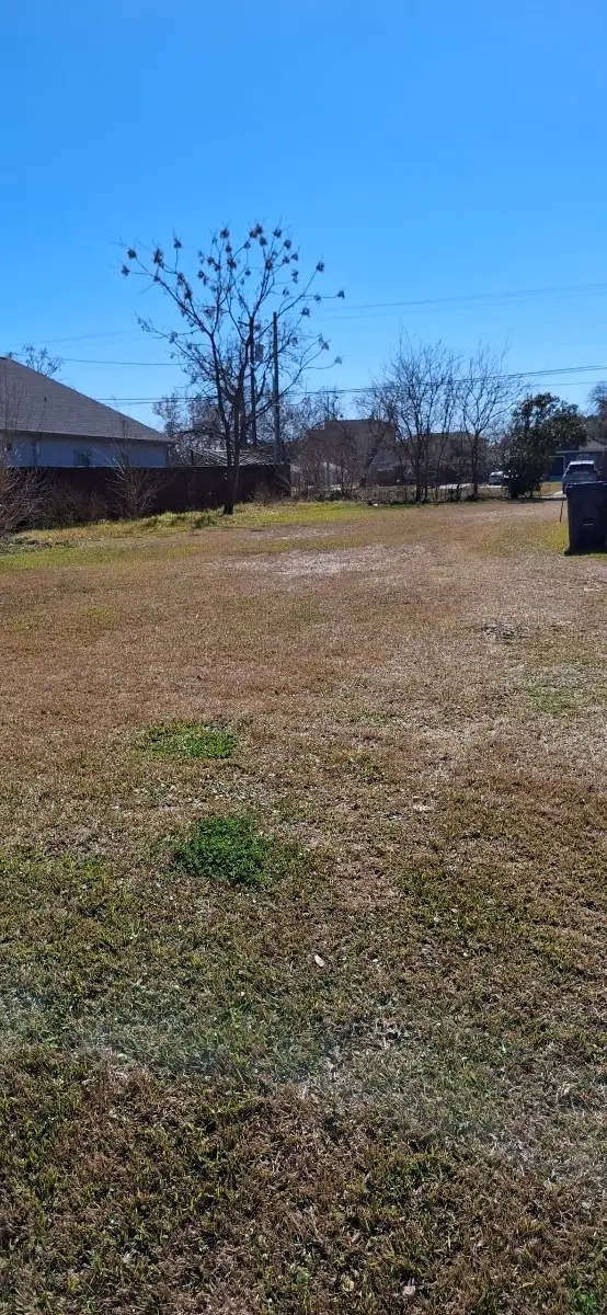 8 8th Avenue N, Texas City, TX 77590