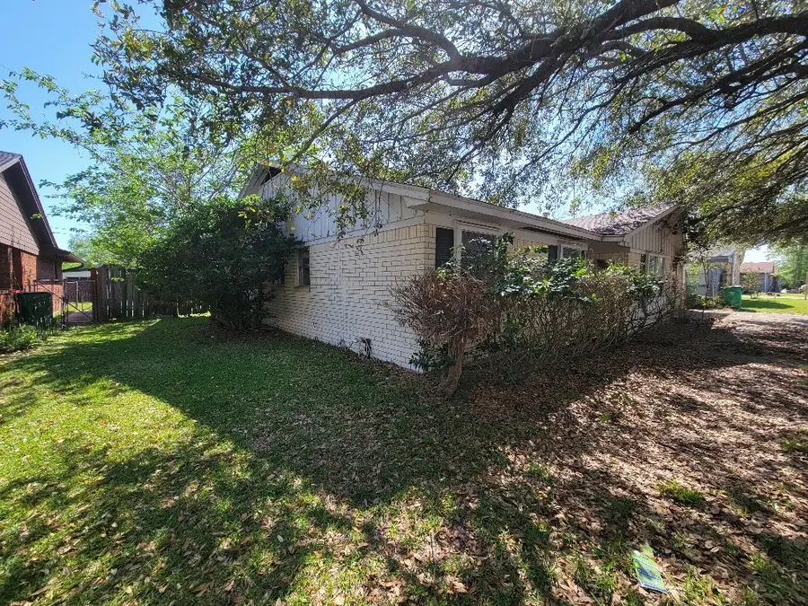 705 Inwood Drive, Baytown, TX 77521 - #2