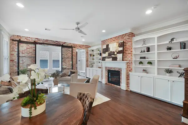537 W 22nd St, Houston, TX 77008