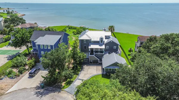 605 Quintana Roo Place, Seabrook, TX 77586