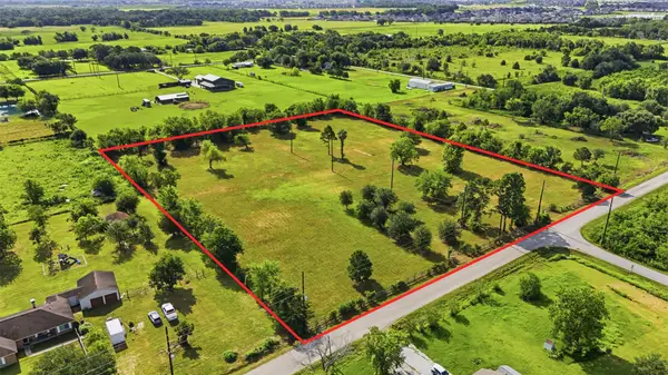 8511 County Road 79, Iowa Colony, TX 77583