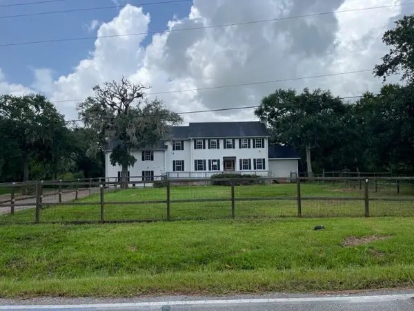 329 Buffalo Trail, Lake Jackson, TX 77566