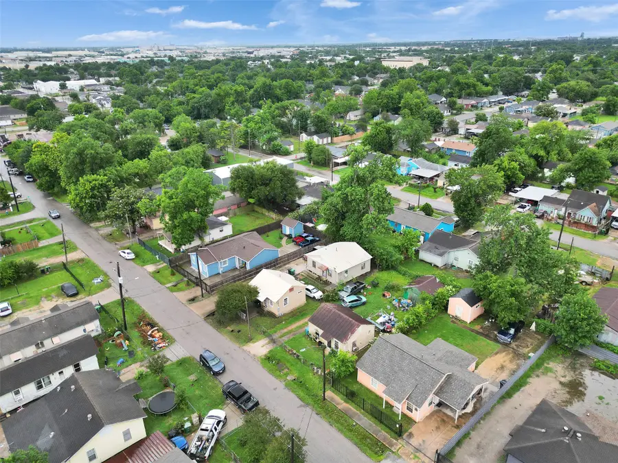 7212 Texarkana Street, Houston, IN 77020 - #3