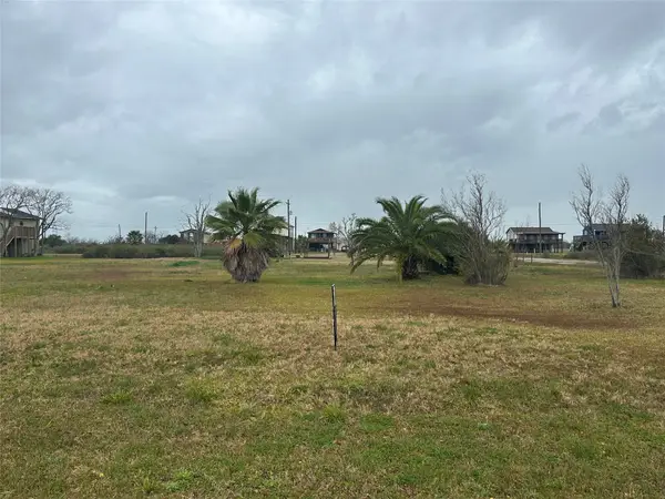 Lots 9-10 Front Avenue, Port Bolivar, TX 77650