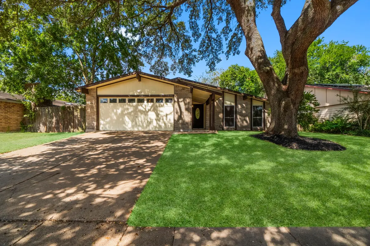 15526 Camino Del Sol Drive, Houston, TX 77083 - Image #1