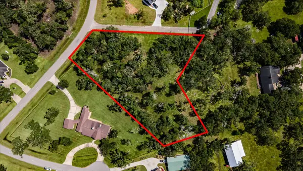 406 Thousand Oaks Drive, Angleton, TX 77515