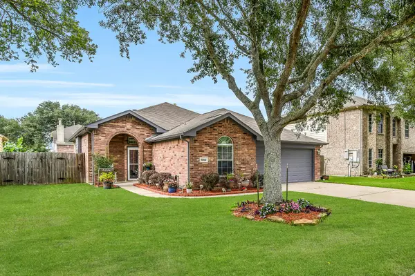8002 Leaning Oak Drive, Texas City, TX 77591
