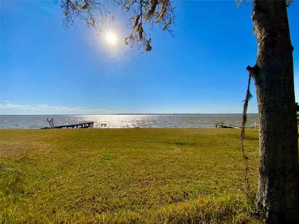 796 W Cattle Dr, Onalaska, TX 77360