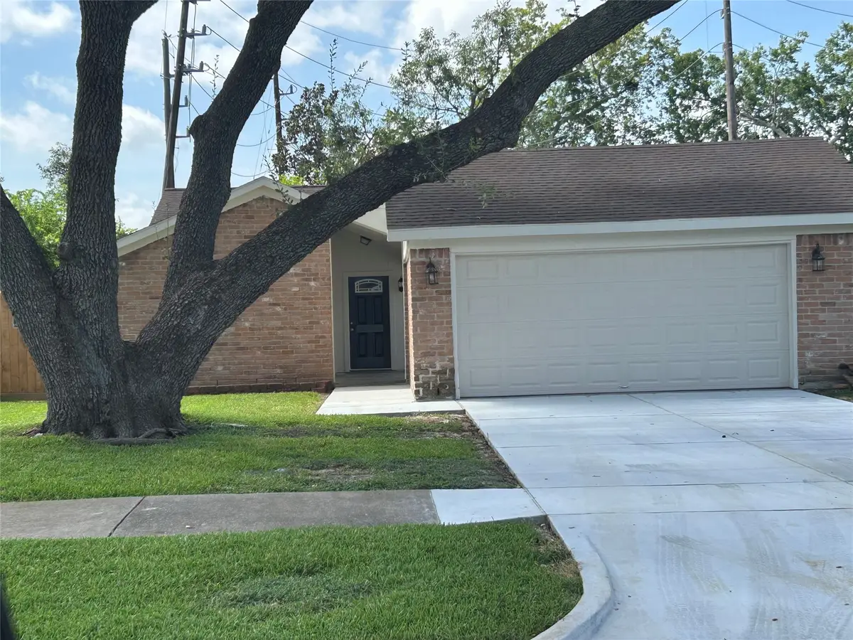 14207 Greenway Drive, Sugar Land, TX 77498 - #1
