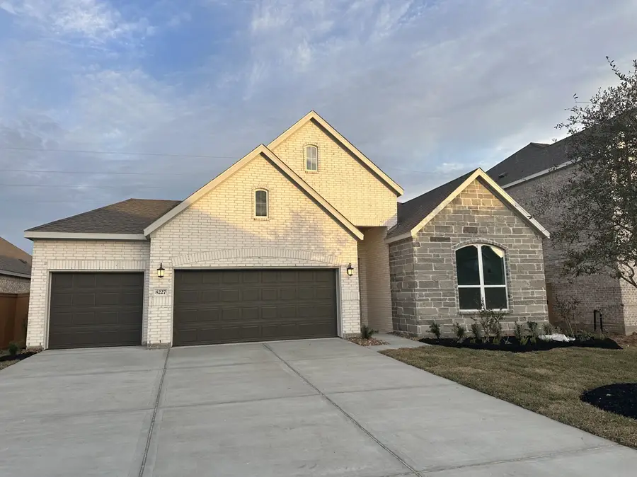 8227 Holly Blue Drive, Rosharon, TX 77583 - Image #2