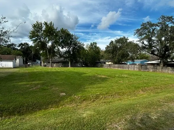 000 Guedry, Sour Lake, TX 77659