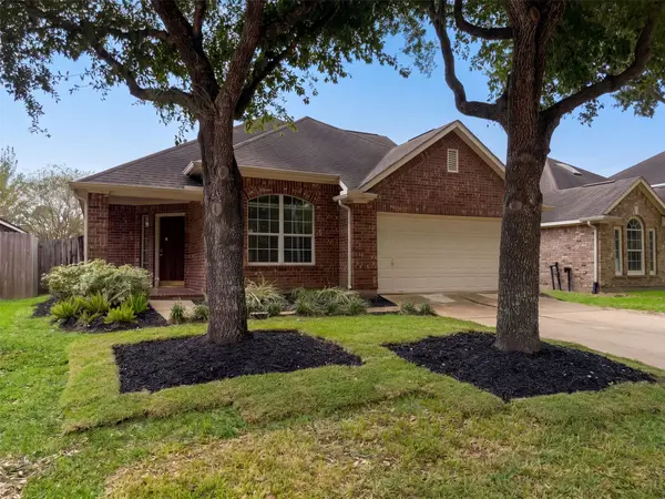 11810 White Water Bay Drive, Pearland, TX 77584