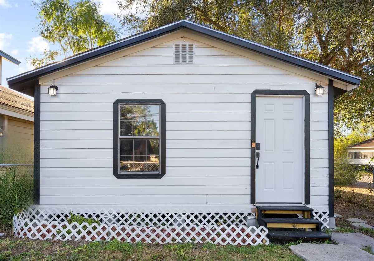 118 N Palmas Street, Weslaco, TX 78596 - Image #1