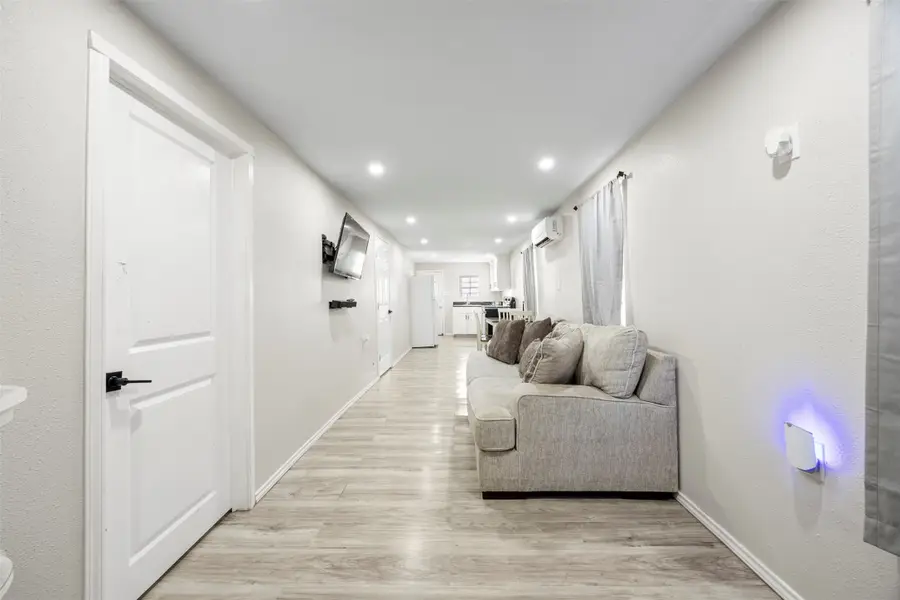 118 N Palmas Street, Weslaco, TX 78596 - Image #2