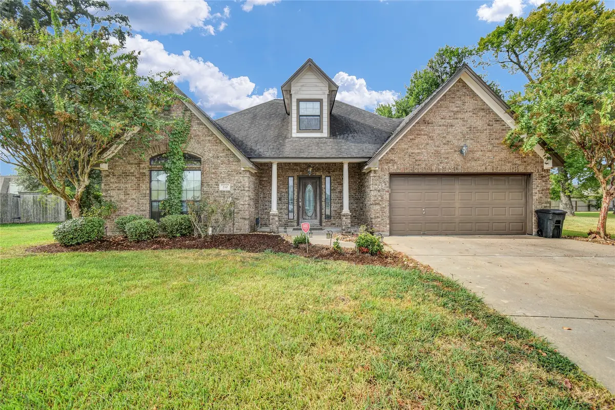 210 Madison Avenue, Clute, TX 77531 - #1