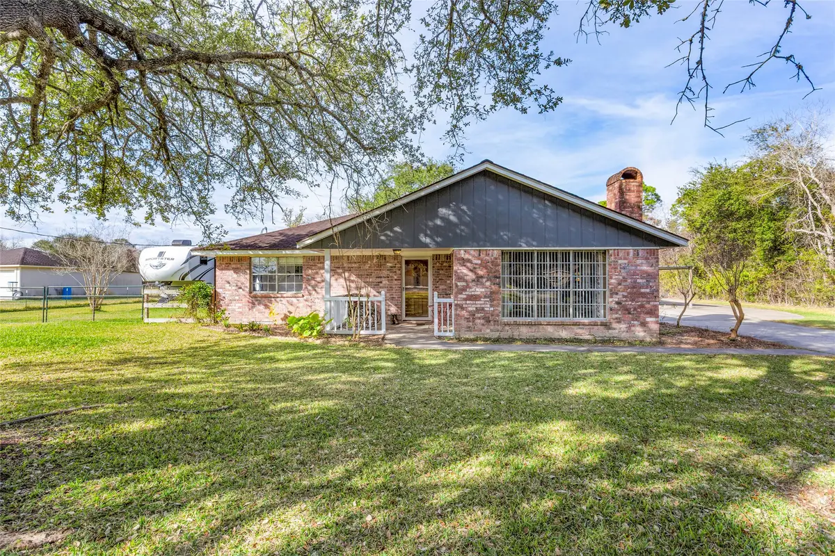 7240 Avenue L 1/2, Santa Fe, TX 77510 - #1