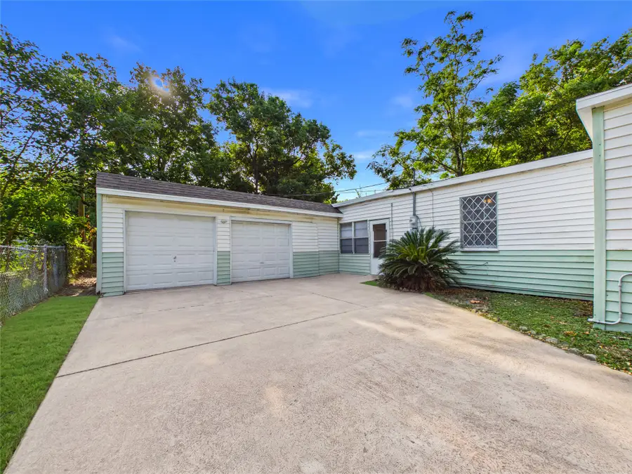 1100 12th Street N, Texas City, TX 77590 - #3