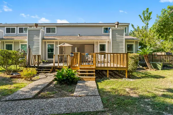 71 Hideaway Drive, Friendswood, TX 77546