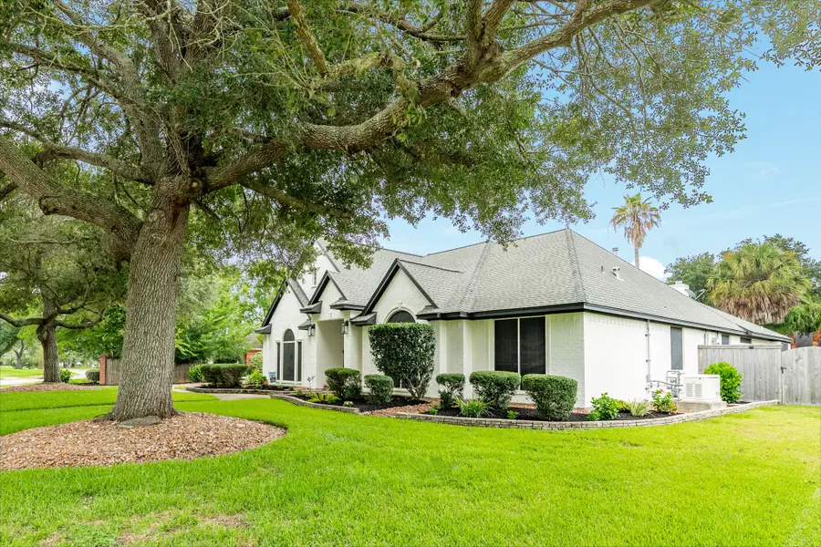 294 Timbercreek Drive, Lake Jackson, TX 77566 - #2