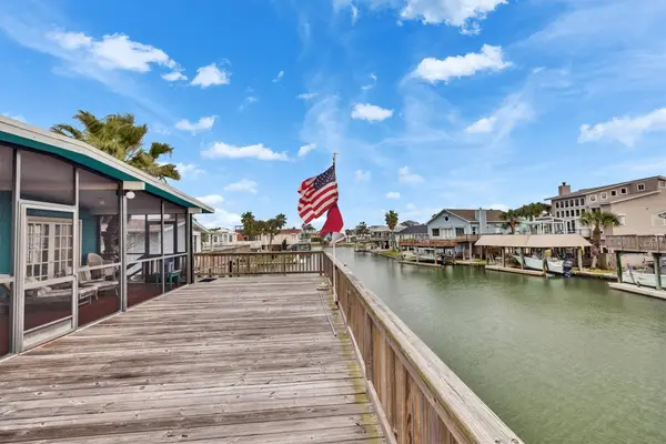 16703 Curlew Road Road, Jamaica Beach, TX 77554