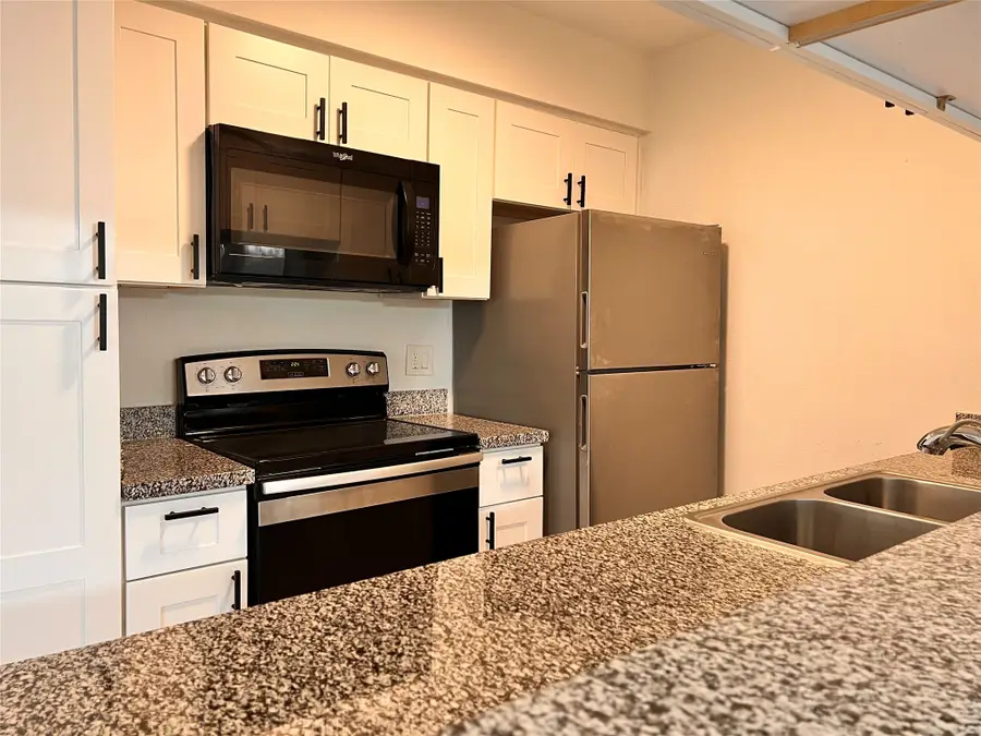 3005 Walnut Bend Lane #32, Houston, TX 77042 - Image #3