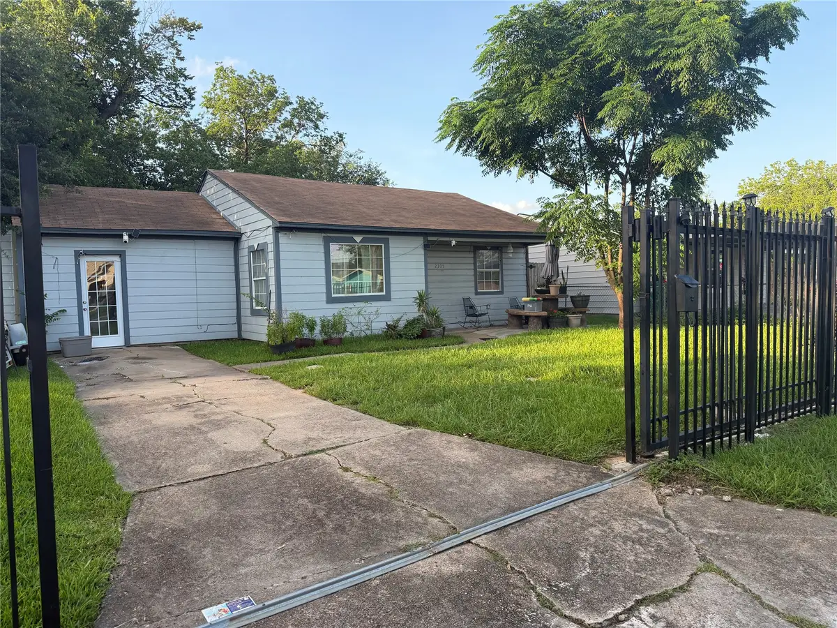 2305 Windsor Lane, Pasadena, TX 77506 - #1