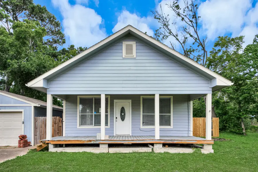 114 N Holmes Street, La Porte, TX 77571 - #3