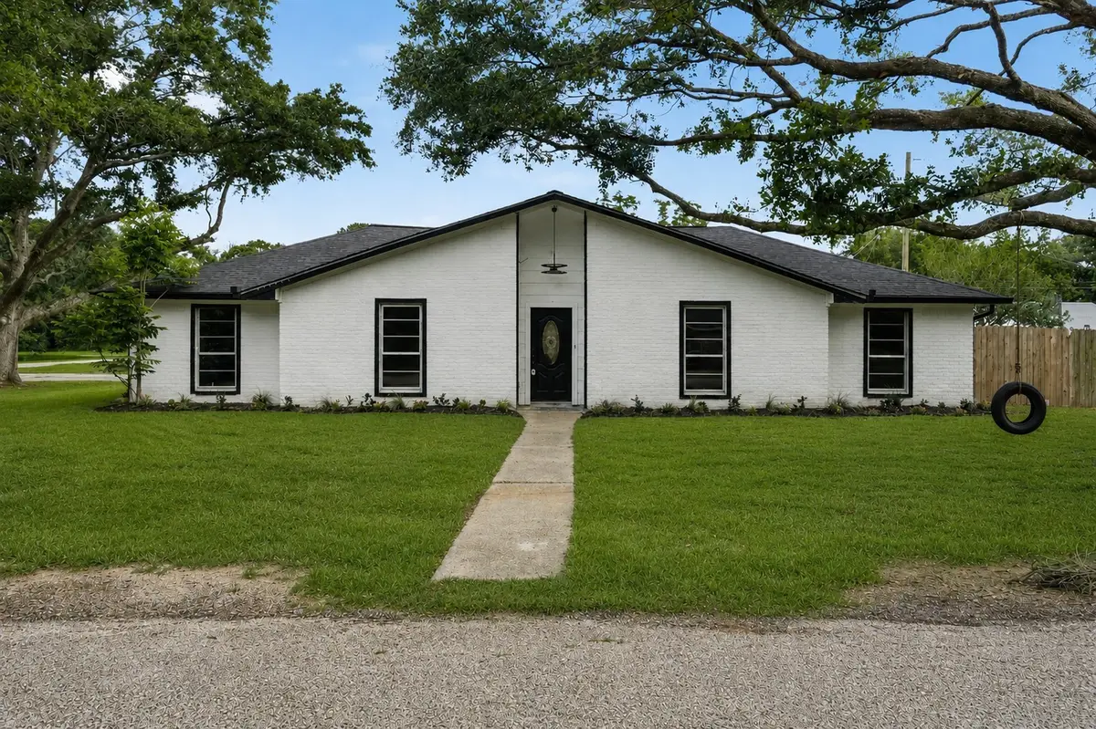 9 Robin Drive, Alvin, TX 77511 - #1