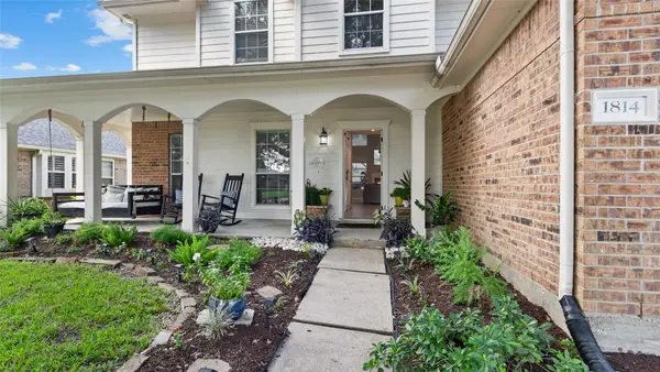 1814 Barretts Glen Drive, Pearland, TX 77581