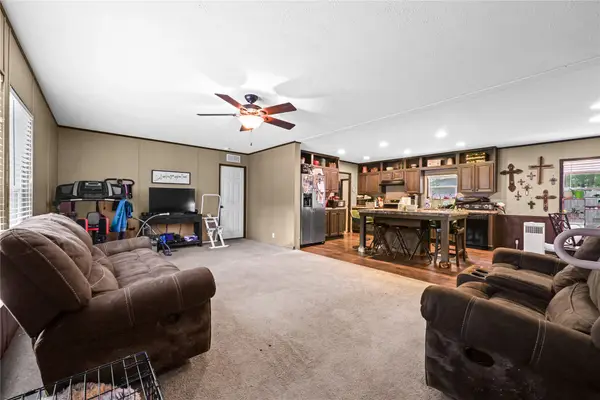 12617 Hwy 105, Cleveland, TX 77327