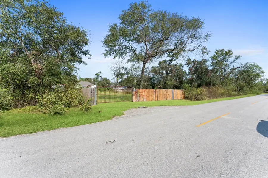 16811 Forest Trail Dr, Channelview, TX 77530 - Image #2
