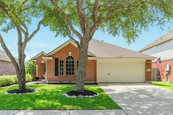3529 Pine Valley Drive, Pearland, TX 77581