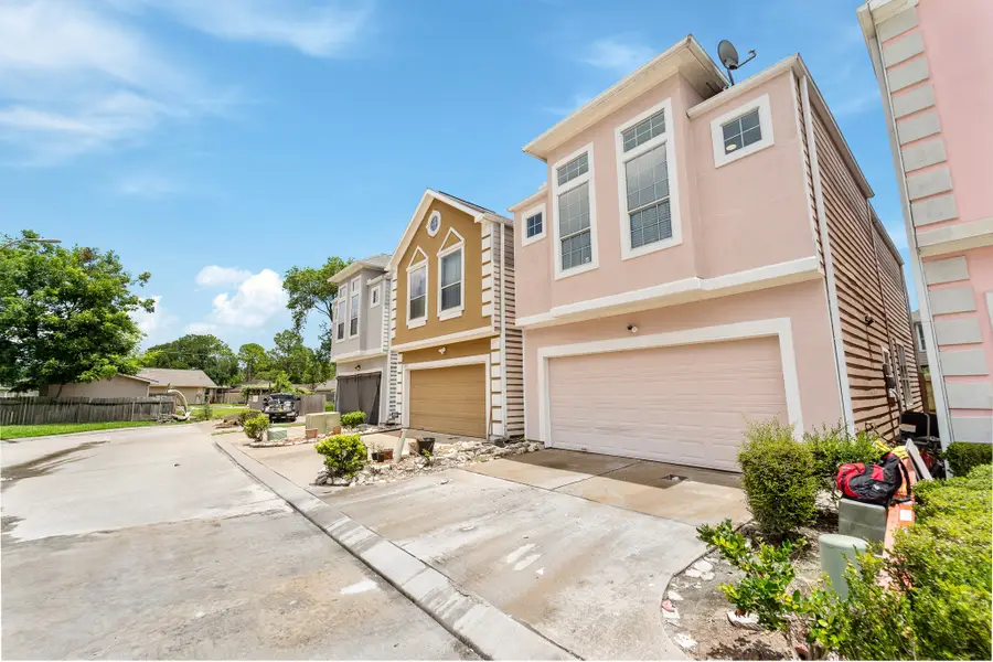 10327 Panther Point Drive, Houston, TX 77099 - Image #2