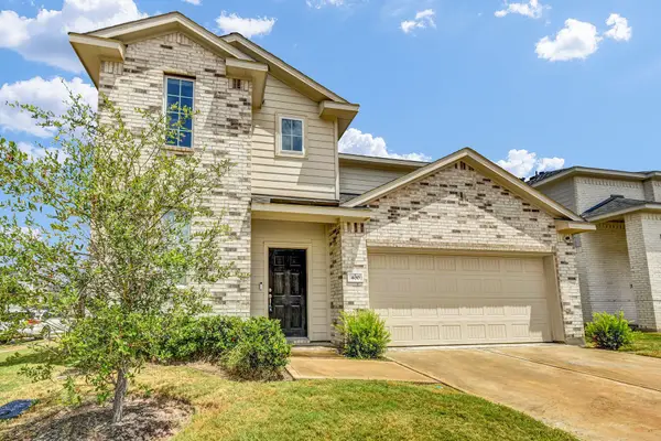 400 Flycatcher Court, Clute, TX 77531