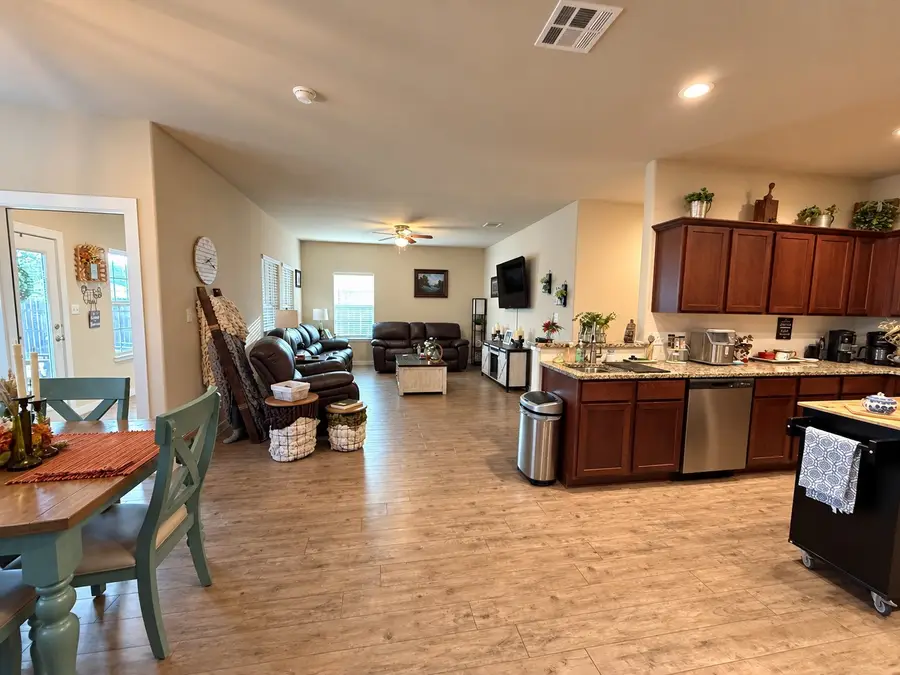 620 W Sheldon Avenue, Thrall, TX 76578 - #3
