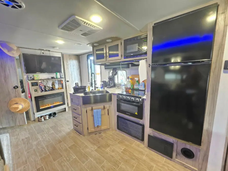 6173 Bonita Street, Sargent, TX 77414 - Image #3