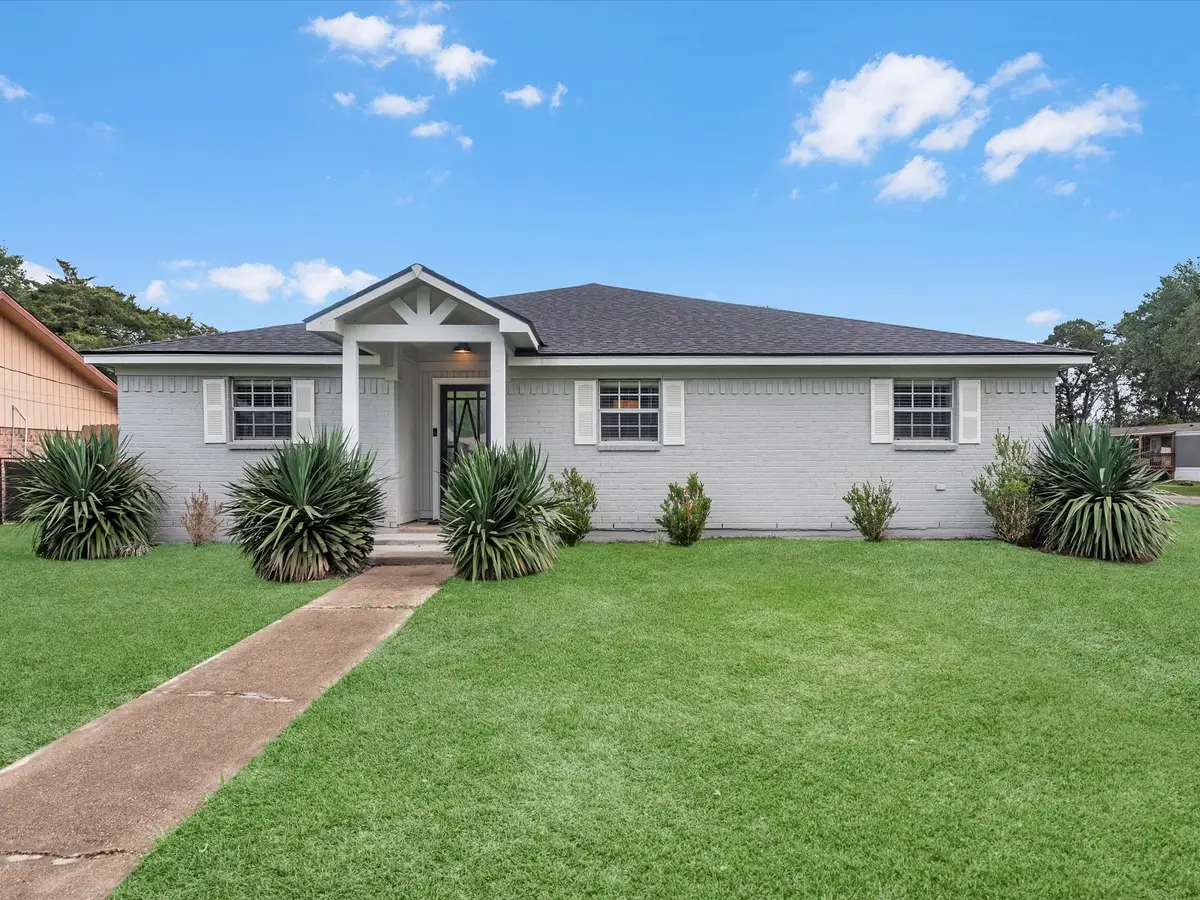 904 Kimmons Drive, Alvin, TX 77511 - #1