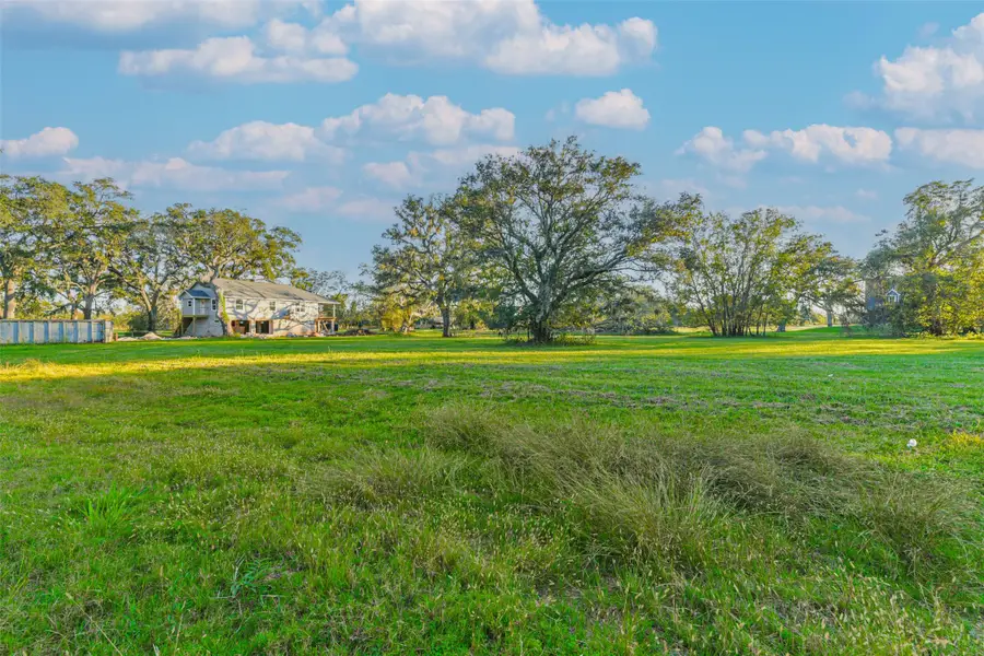 381 Horse Shoe Trail, Angleton, TX 77515 - #2