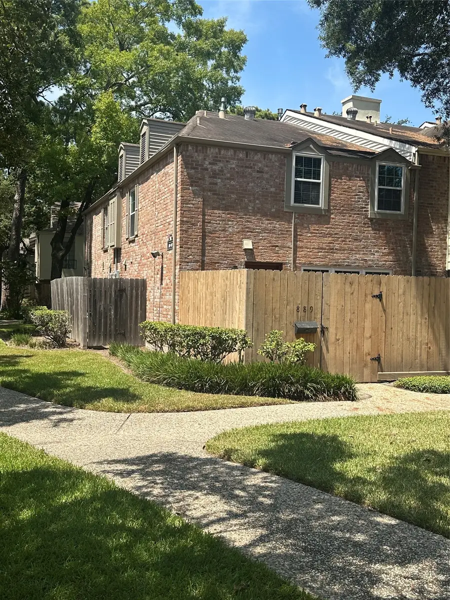 889 Wax Myrtle Lane, Houston, TX 77079 - #2