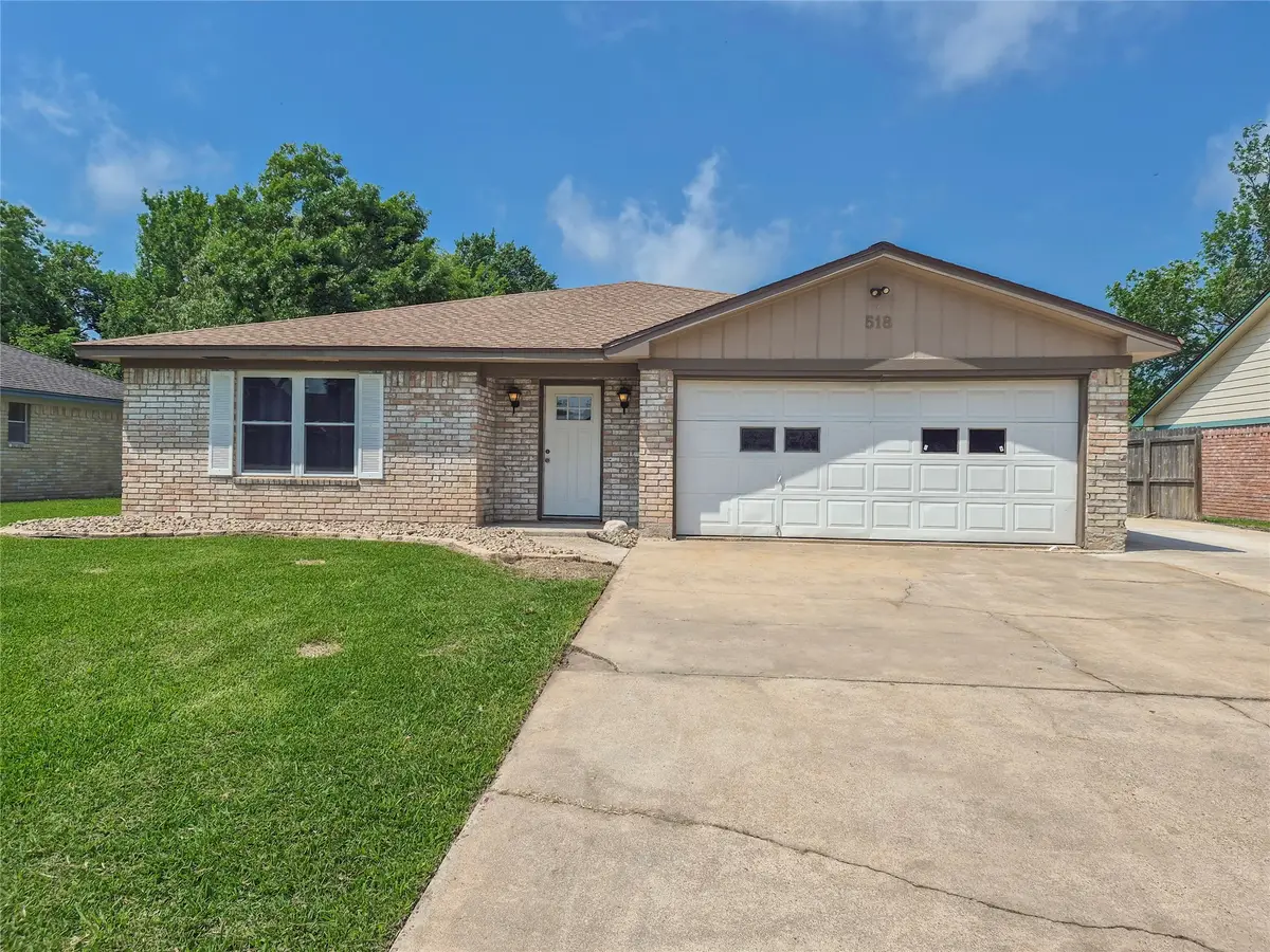 518 Walnut Street, Lake Jackson, TX 77566 - #1