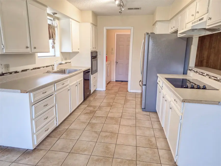 518 Walnut Street, Lake Jackson, TX 77566 - #3