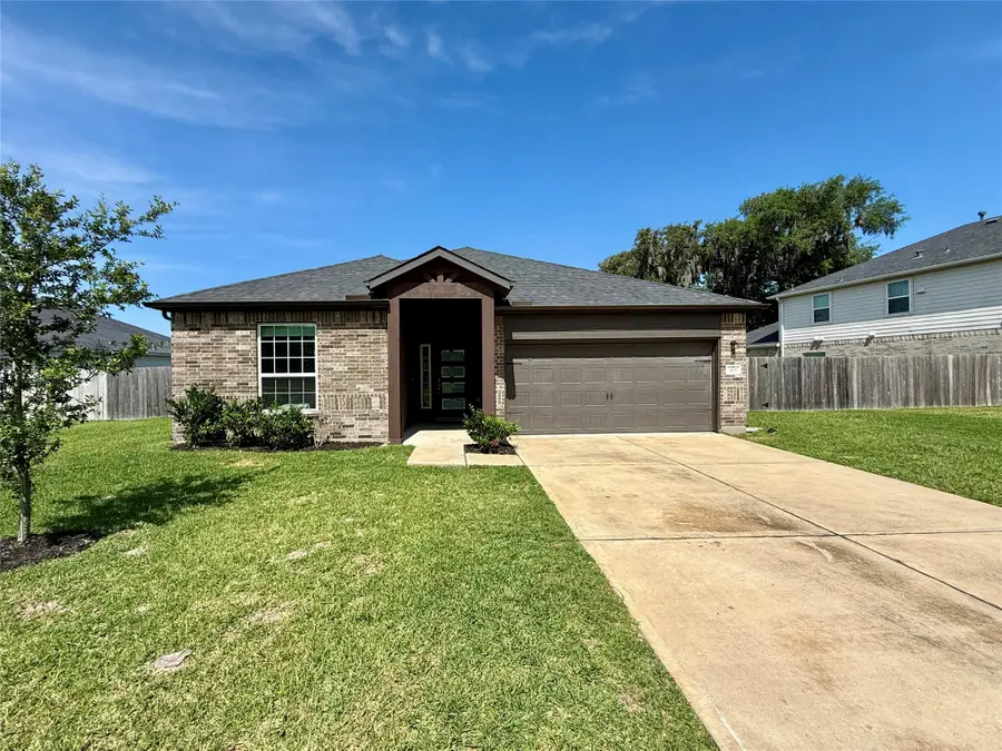 307 Twin Lakes Blvd West, West Columbia, TX 77486 - #2