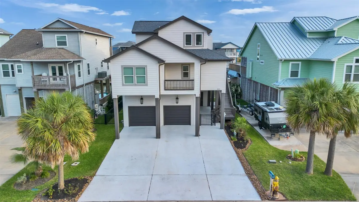 425 Amanda Circle, Tiki Island, TX 77554 - #1