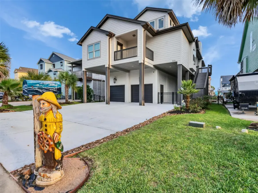 425 Amanda Circle, Tiki Island, TX 77554 - #2
