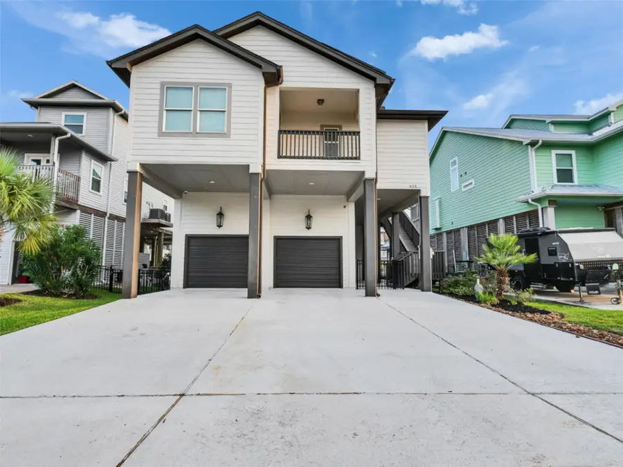 425 Amanda Circle, Tiki Island, TX 77554 - #3