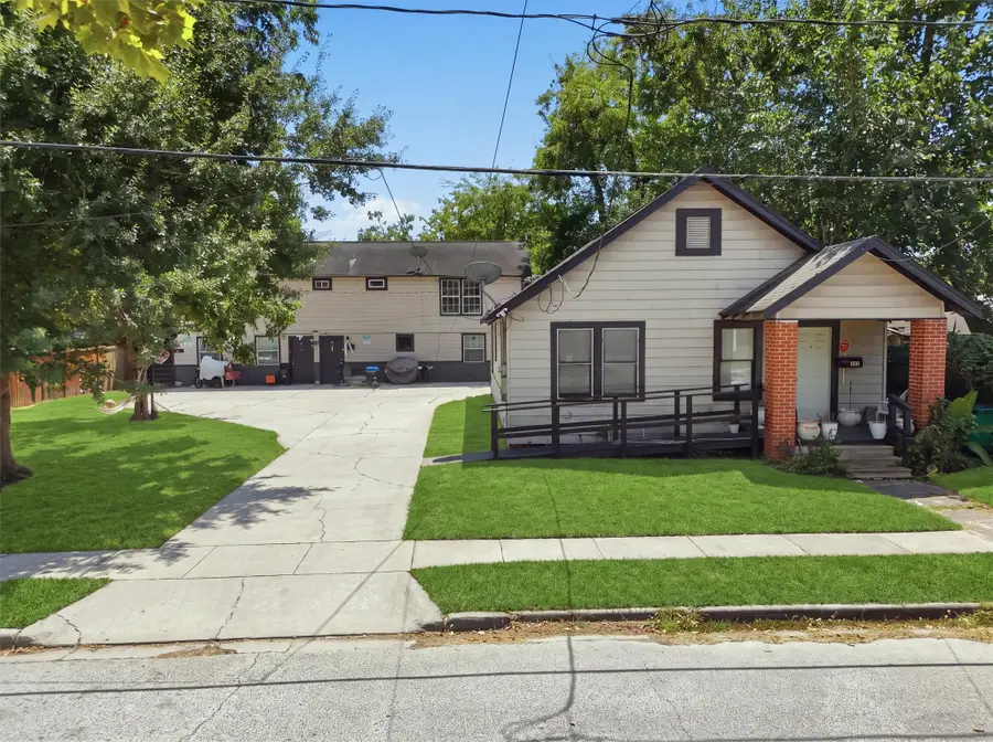 605 E Hunnicutt Street, Baytown, TX 77520 - #2