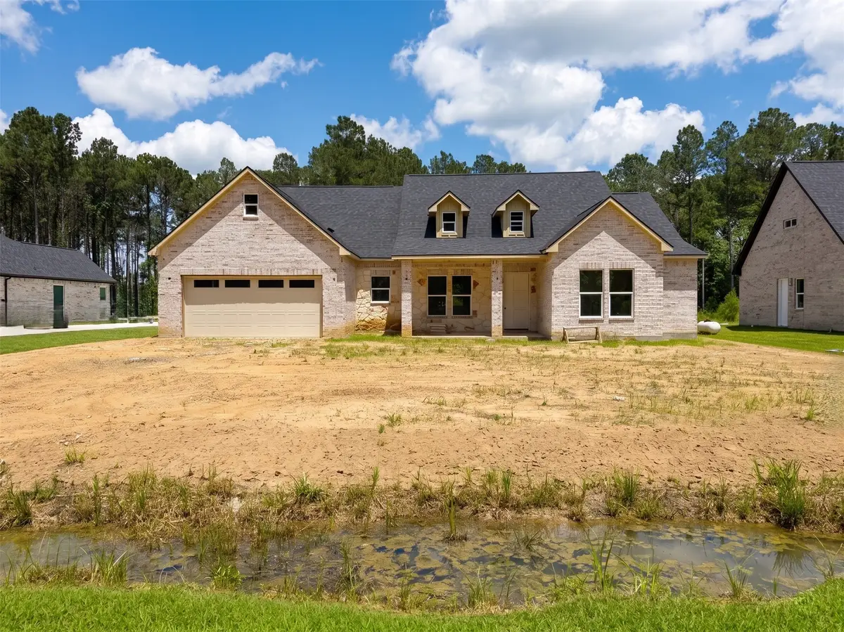 3033 Coast Dr, Dayton, TX 77535 - #1