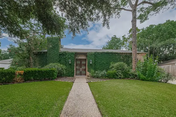 11914 Ashmead Drive, Houston, TX 77077