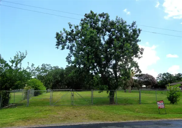 3908 20th Street N, Texas City, TX 77590